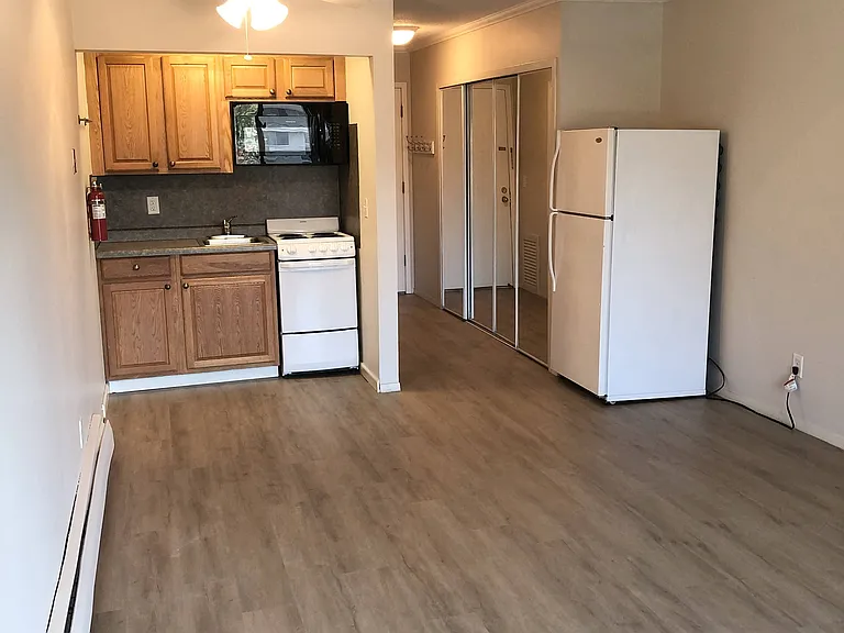 1040 Cleveland Apartments — Photo 26