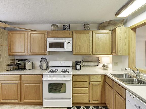 3rd image of 426 E Lake St