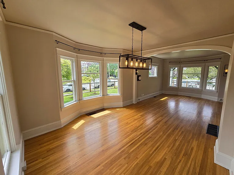 1631 Oakes Ave — Photo 3