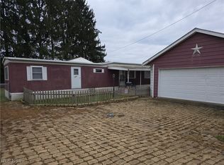 1812 Danbury Ave, Wellsville, OH 43968