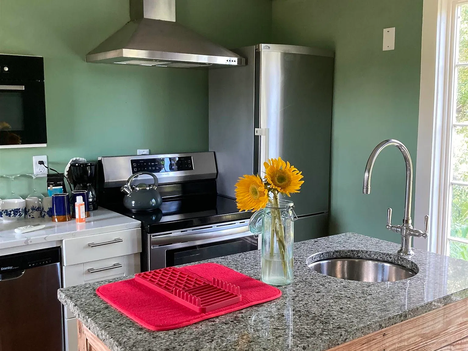 2 bed, 1.0 bath, $2,250 — Photo 3