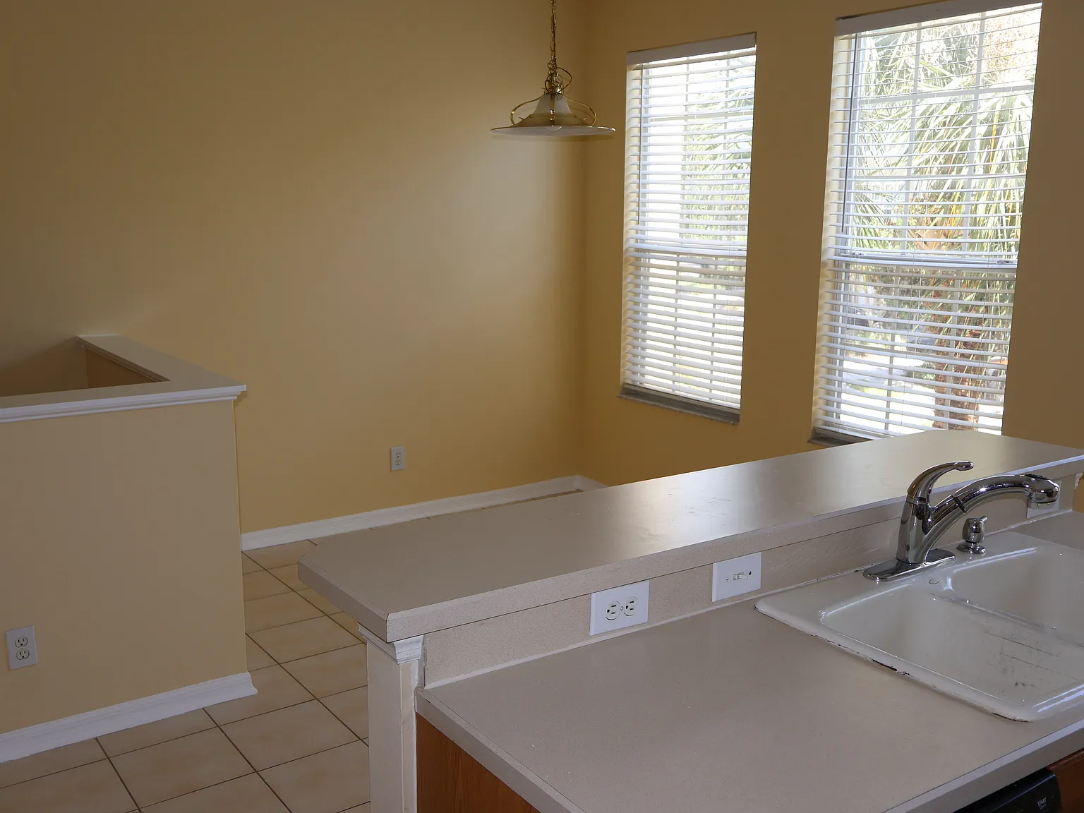 3019 Pointeview Dr — Photo 3