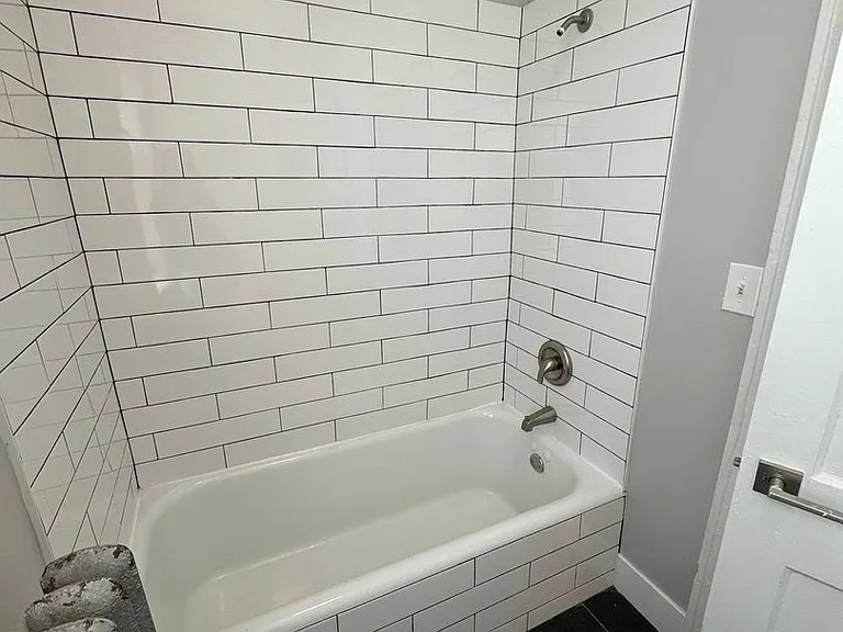 605 Hinman — Photo 63