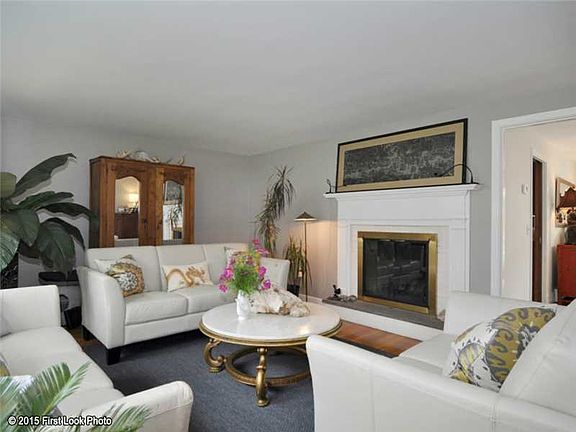2nd image of 585 Algonquin Dr