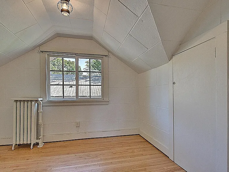 1698 Ross Ave — Photo 10