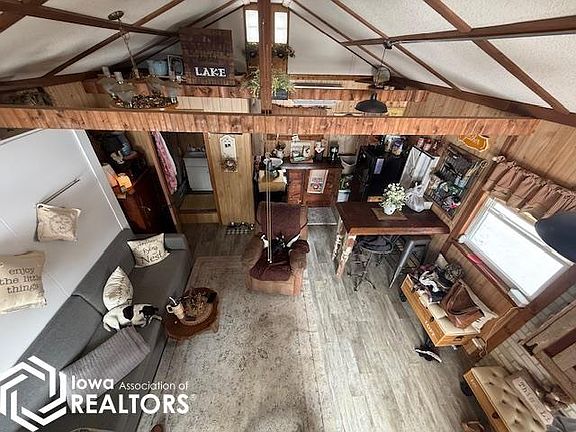 3rd image of 1246 E Ridge Dr