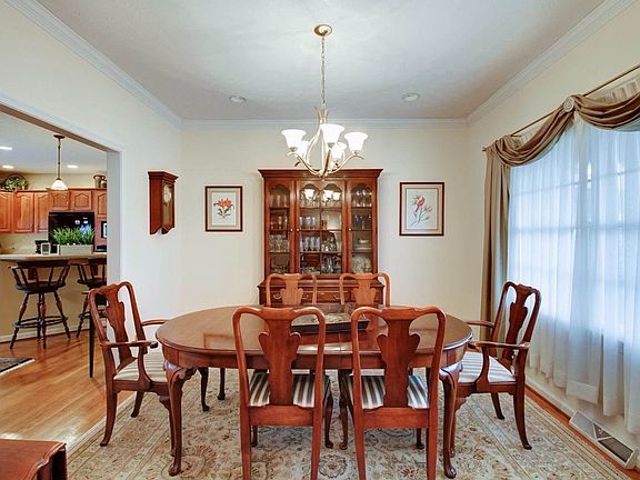5th image of 103 Meadowridge Dr