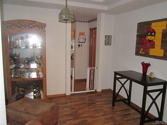 5th image of 1049 Eastgate Dr
