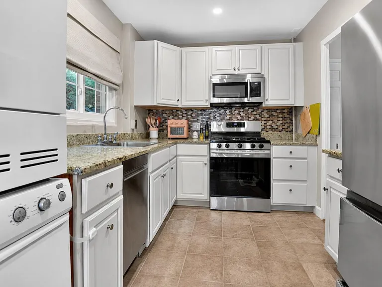 3458 Martha Custis Dr — Photo 9