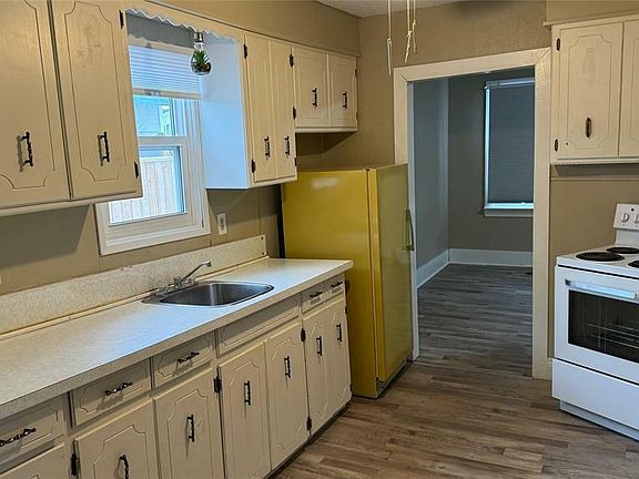 4th image of 568 21st St E