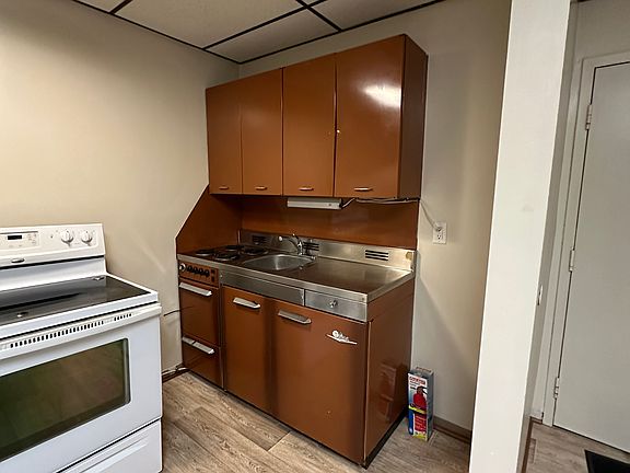2nd image of 623 Market St #9
