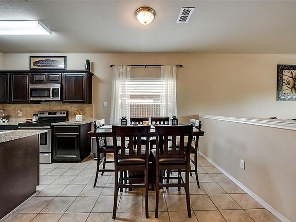 4th image of 1104 Wellesbourne Ln