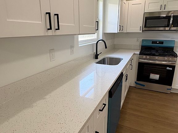 3rd image of 889 Fremont Ave