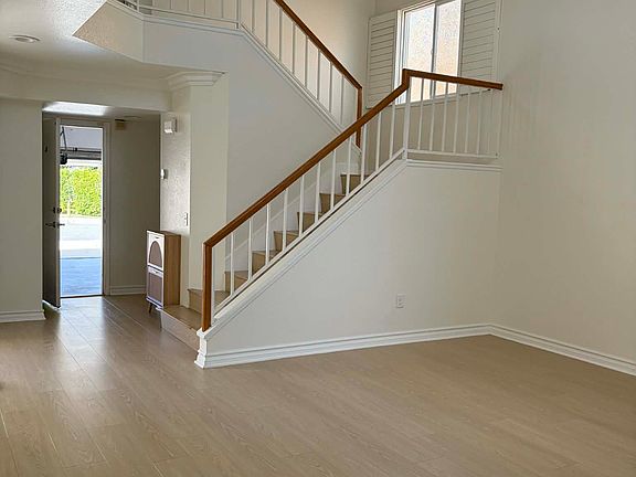 5th image of 16139 Firestone Ln