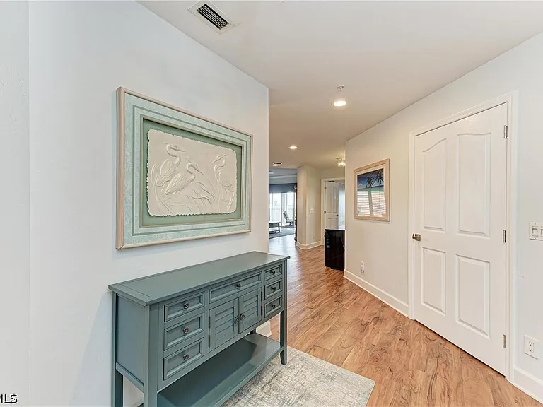 14813 Laguna Dr #401 — Photo 6