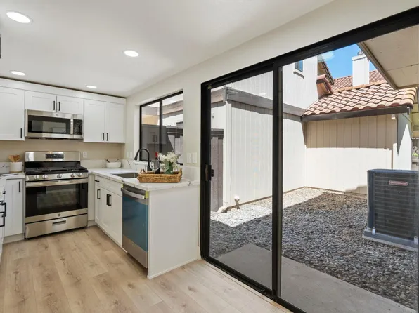 6894 Calvine Rd, Sacramento, CA 95823