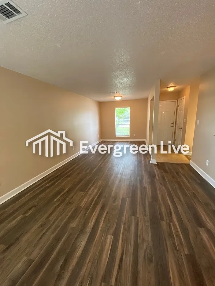 2 bed, 1.0 bath, 1476 sqft, $1,395 — Photo 2
