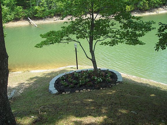 3rd image of Lakeshore Dr