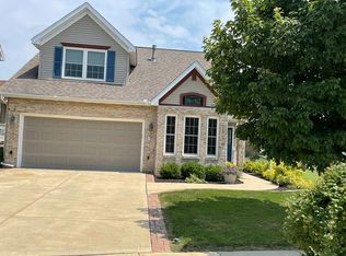 31 Lake Ridge Ct, Bloomington, IL 61701