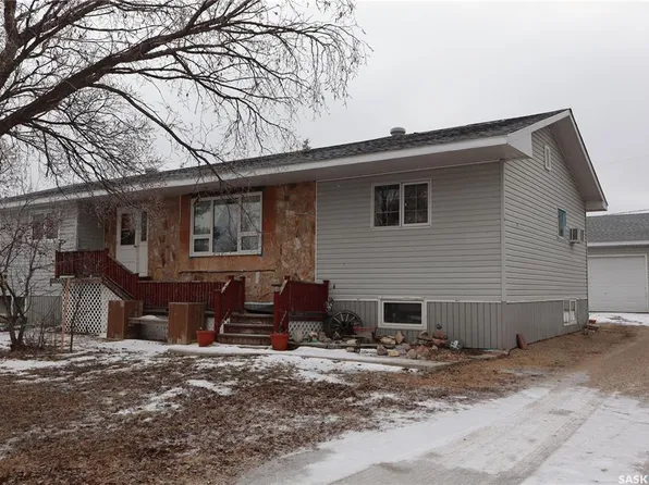 228 7th AVENUE E, Gravelbourg, SK S0H 1X0