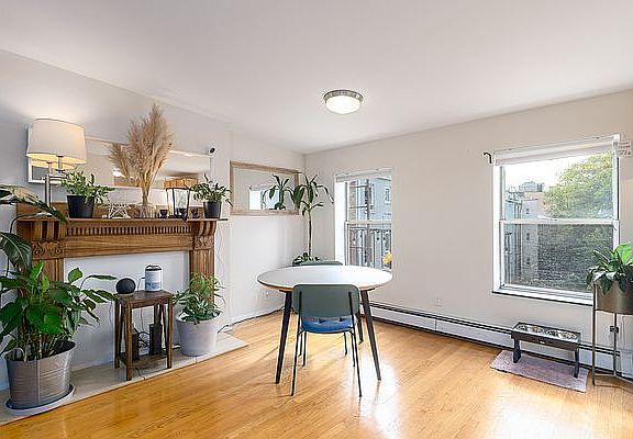 3rd image of 126 Kane St