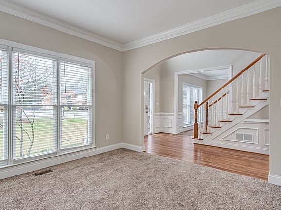 5th image of 670 Brittany Manor Ln
