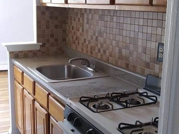 4th image of 1290 Richmond Ave APT 2B
