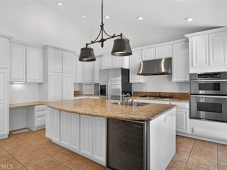 415 1/2 Heliotrope Ave — Photo 2