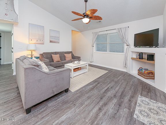 3rd image of 310 Tern Court