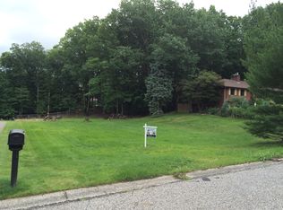6881 Glenella Dr, Seven Hills, OH 44131