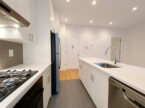 4th image of 351 E 58th St APT 5F