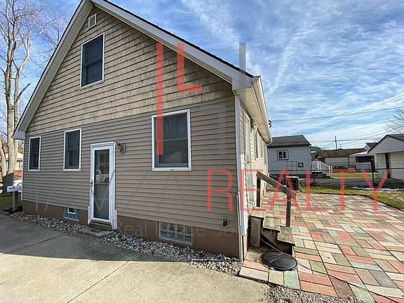 3rd image of 23800 Beverly St