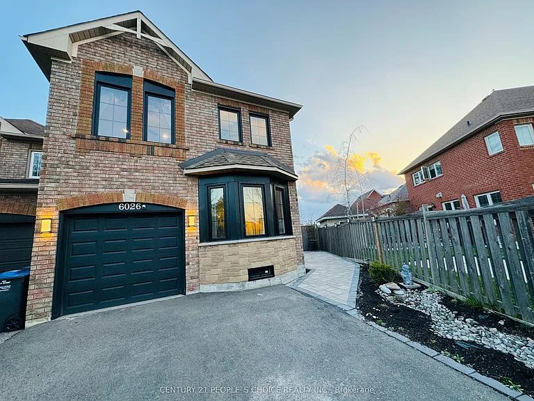 6026 Clover Ridge Cres — Photo 2