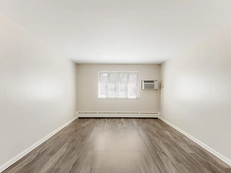 Broadmoor Plaza Apartments — Photo 13