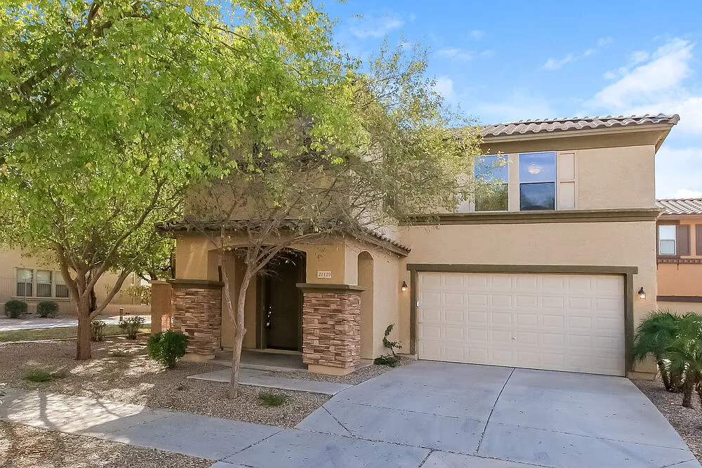 4 bed, 2.5 bath, 2062 sqft, $2,575 — Photo 1