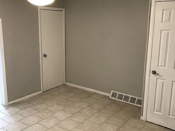 3rd image of 3253 Keim St