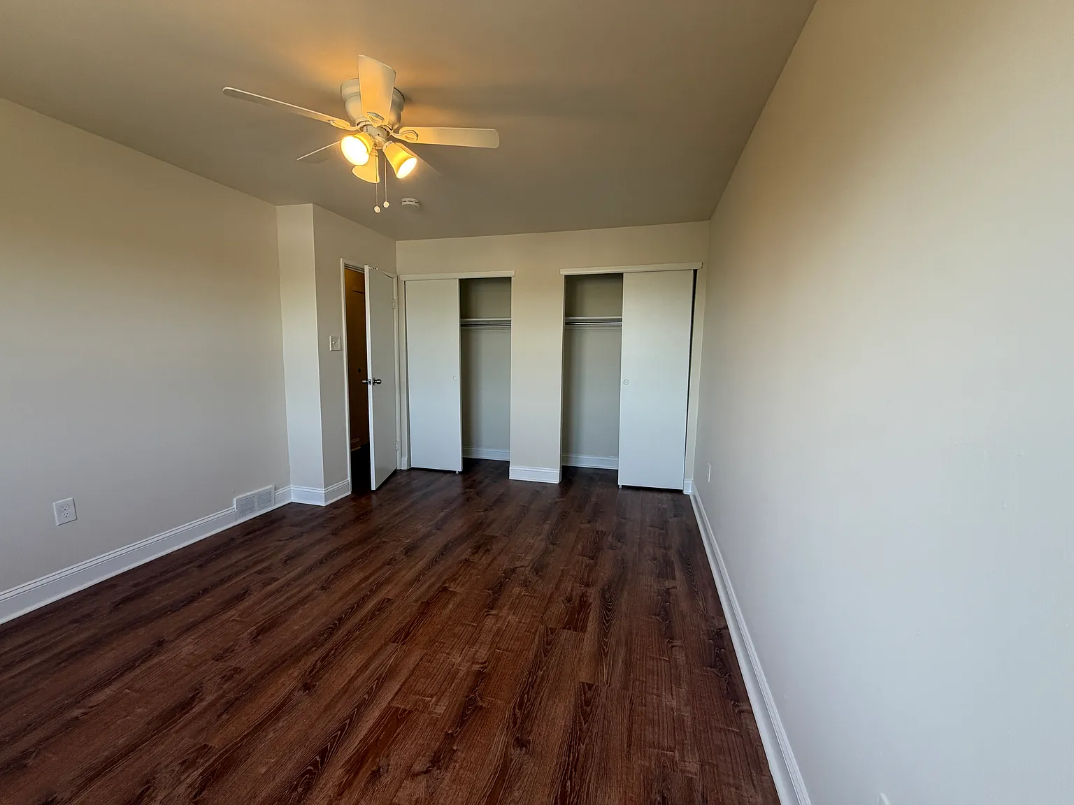 2 bed, 1000 sqft, $1,600 — Photo 3