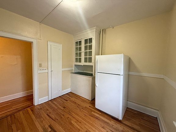 5th image of 851-853 Wethersfield Ave