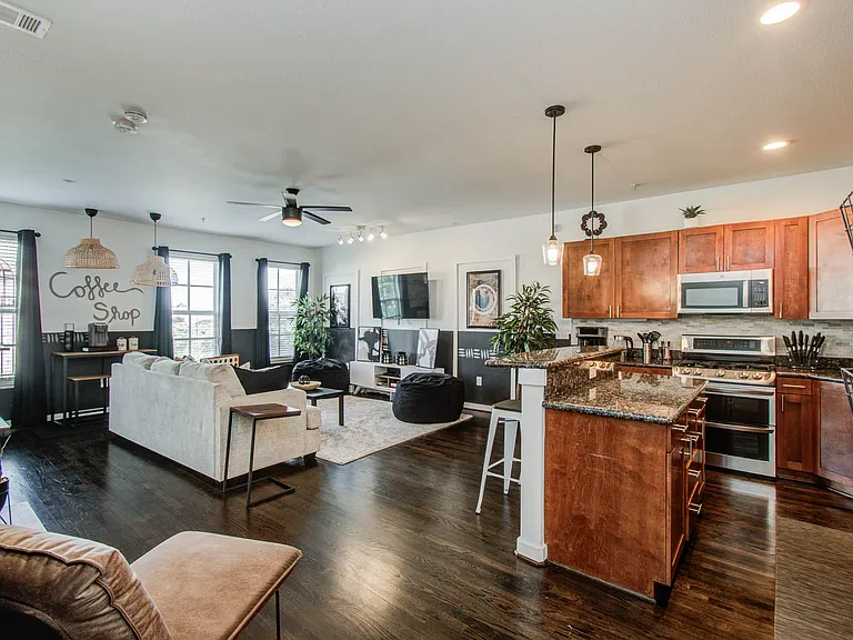 2216 Chenevert St #16 — Photo 8
