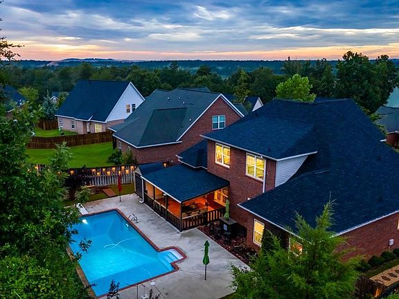 2nd image of 207 Dorset Dr