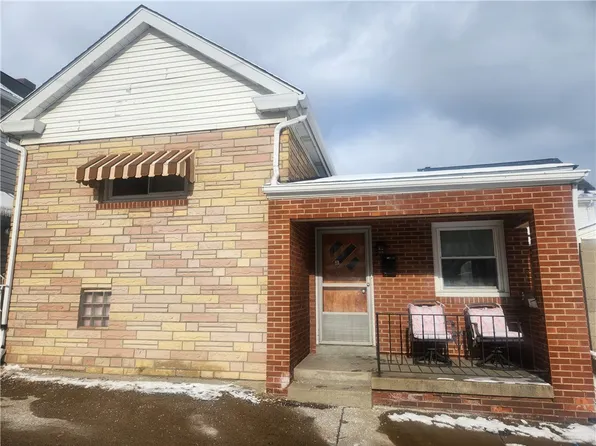 305 1/2 Sycamore St, Vandergrift, PA 15690