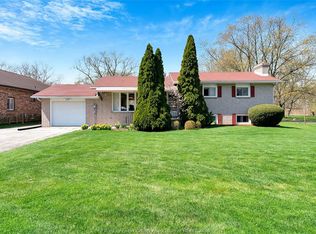 1689 Shawnee Rd, Tecumseh, ON N8N 1S4