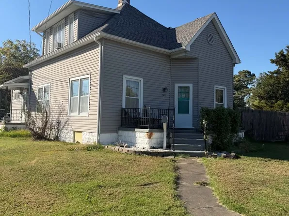 301 N State St, Christopher, IL 62822