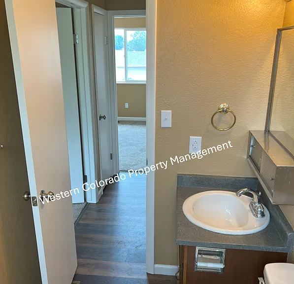 3058 Hill Ave — Photo 9
