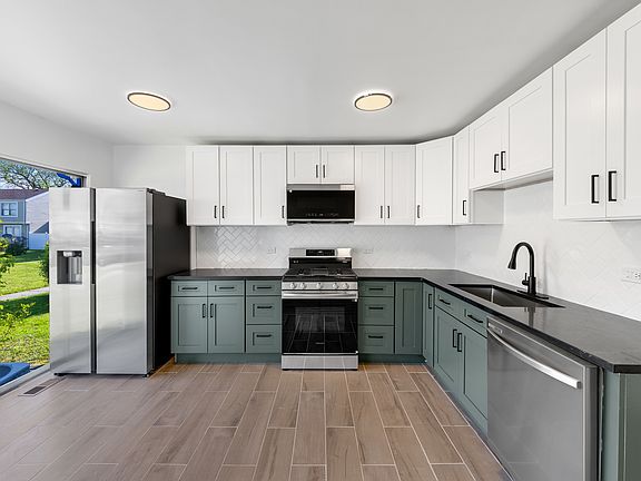 3rd image of 121 Williamsburg Rd
