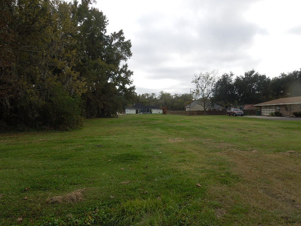 1st image of 215 Oak Park Blvd
