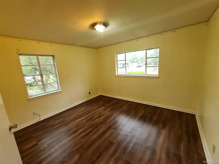1220 Lynwood Dr — Photo 10