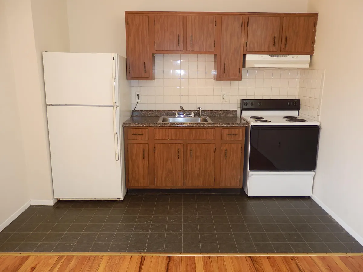 Building Photo - 35 Oak St #C5