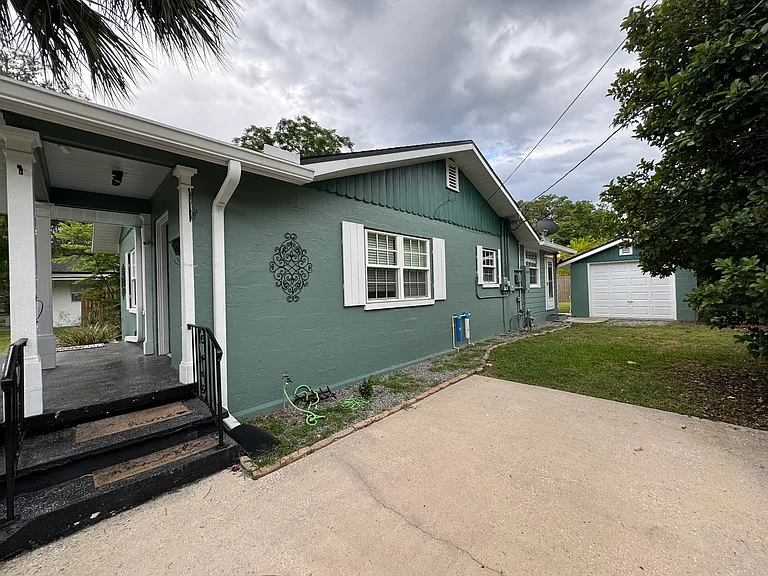 922 SE 2nd St — Photo 4