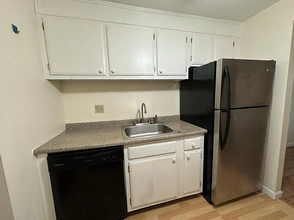 2 bed, 1.5 bath, 980 sqft, $2,200 — Photo 1
